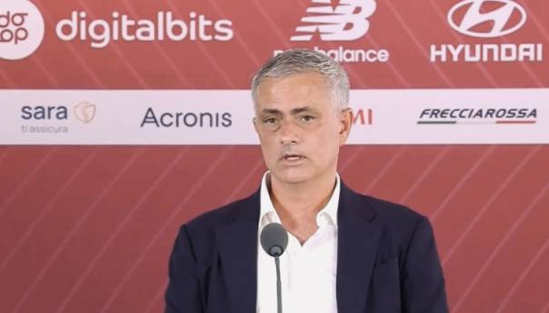 Mourinho dobio pitanje o Džeki i odmah ‘zaratio’ s novinarima
