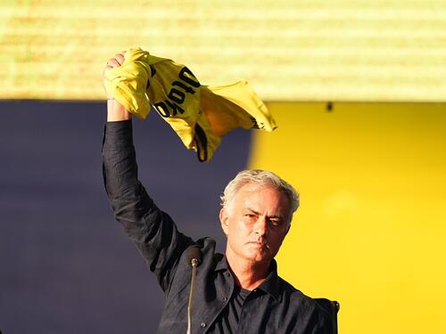 Mourinho potpisao za Fenerbahče: Spektakularna prezentacija u Istanbulu