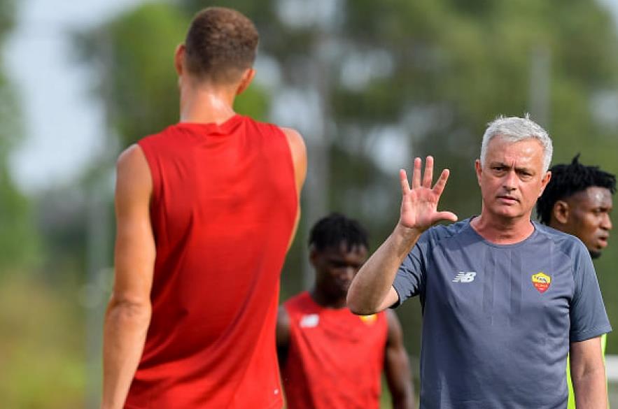Mourinho preuzeo Fenerbahçe, stiže kod Džeke!