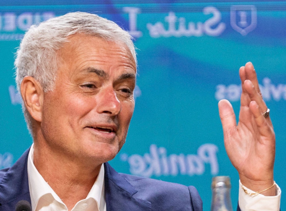 Mourinho sa torbom stigao pred novinare: Nije ovo za vas...