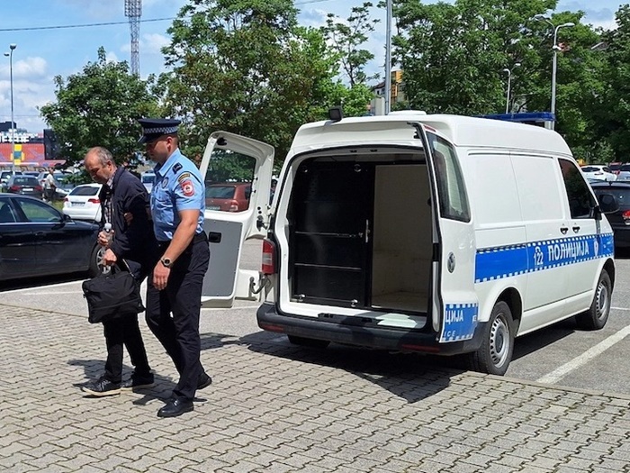 Mrkonjić Grad: Predložen pritvor nastavniku zbog spolnog uznemiravanja učenica