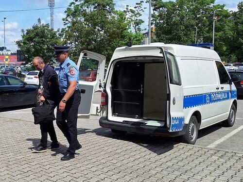 Mrkonjić Grad: Predložen pritvor nastavniku zbog spolnog uznemiravanja učenica