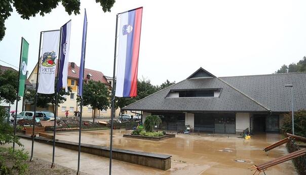 Mrtav čovjek nađen u septičkoj jami nakon poplava u Sloveniji