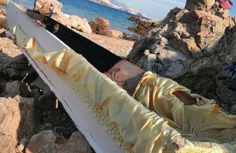 Mrtvački sanduk šokirao turiste na plaži: "Jedina besplatna ležaljka" 