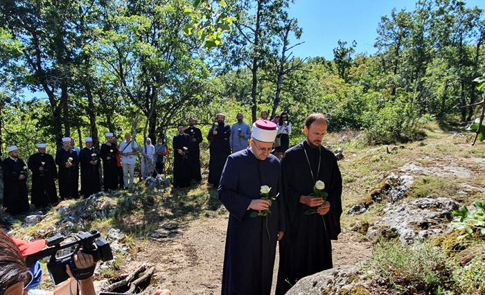 Muftija Dedović i episkop Dimitrije posjetili mjesta stradanja Bošnjaka i Srba