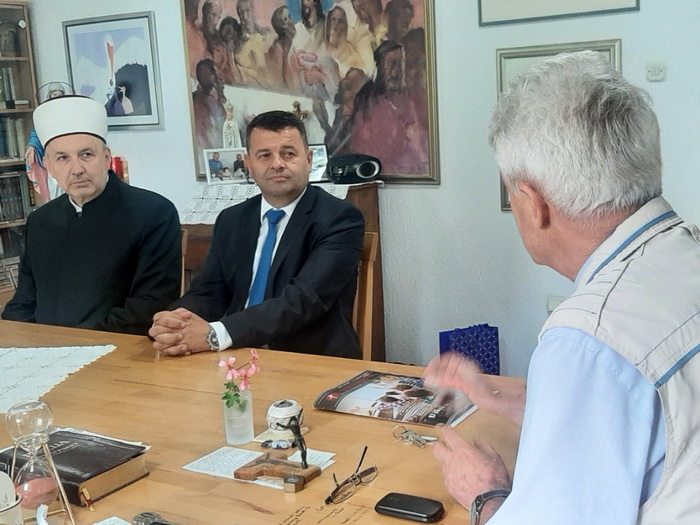 Muftija Grabus i ministar Hurtić posjetili napadnutog župnika