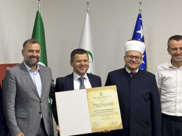 Muftijstvo mostarsko uručilo priznanje Senaidu Zajimoviću za doprinos izgradnji i obnovi vakufa