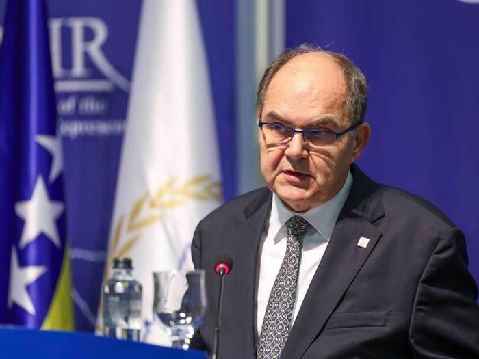Mujanović: Schmidt u zavjeri došao, tako i odlazi