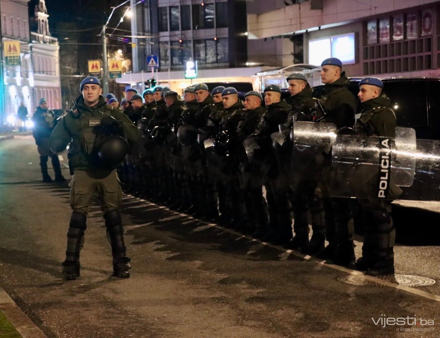 MUP KS o protestima: Ne nasjedajte na provokacije
