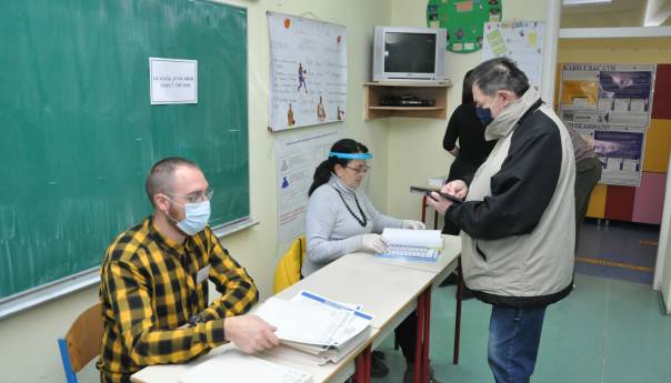 MUP RS: Proces glasanja se odvija mirno