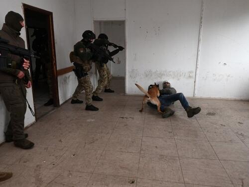 MUP RS sa specijalcima iz Mađarske vježba "borbe u skučenom prostoru"