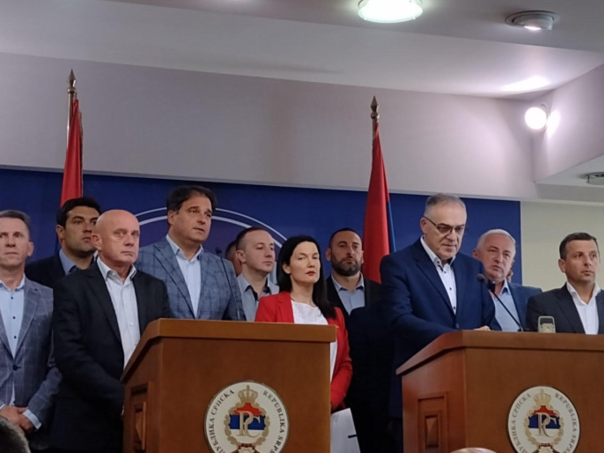 MUP RS zabranio, opozicija se ipak okuplja ispred NSRS