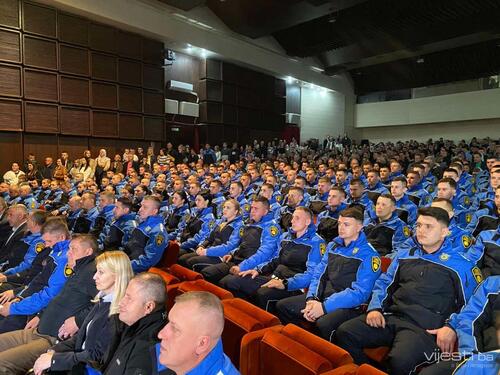 MUP TK dobio 128 novih policijskih službenika, najbolji kadet Adin Hodžić