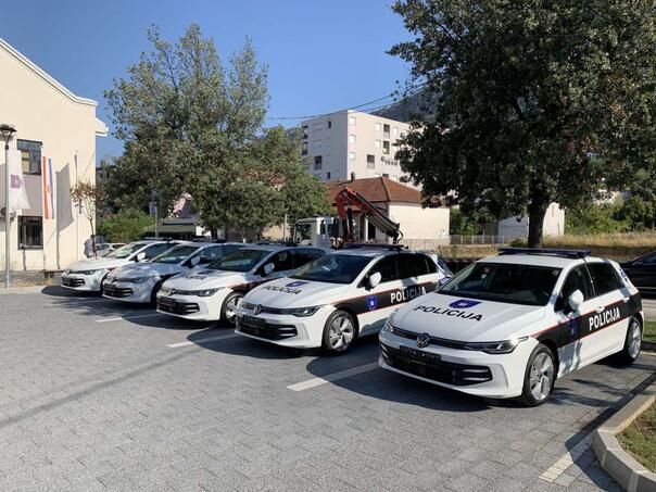 MUP ZHK jača policijske kapacitete: Stiglo 15 novih vozila