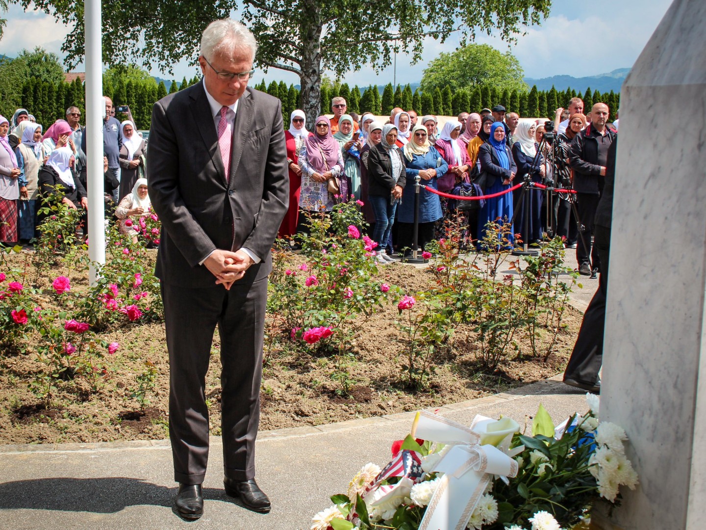 Murphy u Bratuncu: Odajemo počast bošnjačkim civilima koje su ubili pripadnici Vojske RS 