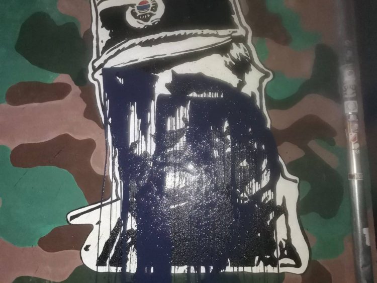 Mural zločincu Ratku Mladiću premazan crnom farbom