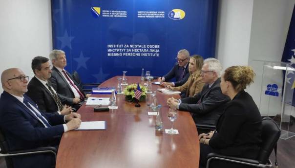 Murphy: Nadležne institucije moraju podržati rad Instituta za nestale osobe BiH
