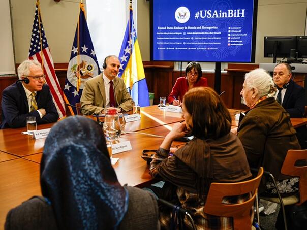 Murphy sa Majkama Srebrenice: Očuvanje sjećanja i borba protiv poricanja genocida