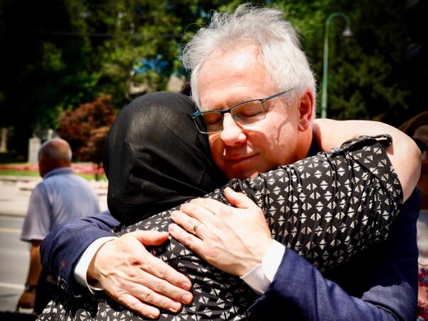 Murphy: SAD nastavljaju podršku svima koji još uvijek tragaju za voljenima