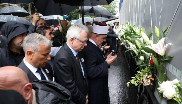 Murphy: Skrušeno i uz duboko poštovanje odajem počast žrtvama genocida