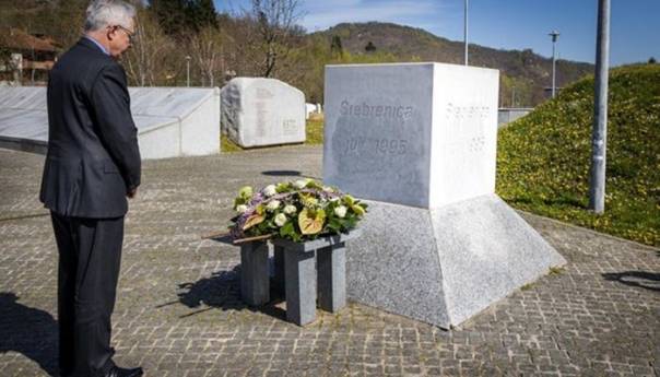 Murphy u Srebrenici uputio poruku negatorima: Krivica i sramota su vječni