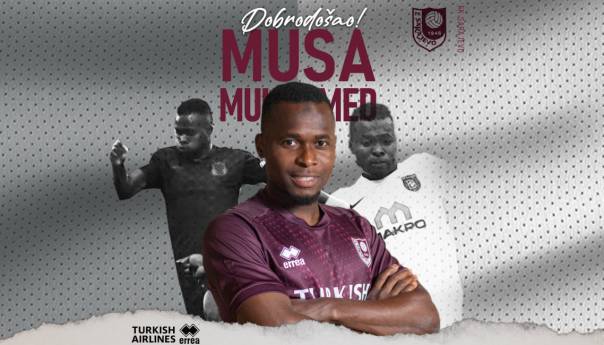 Musa Muhammed u bordo dresu