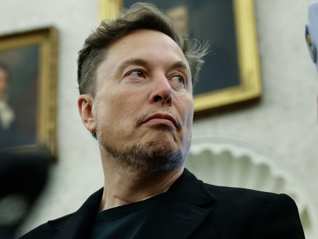 Musk: Amerika će 1000 posto bankrotirati, mogu je spasiti samo AI i roboti