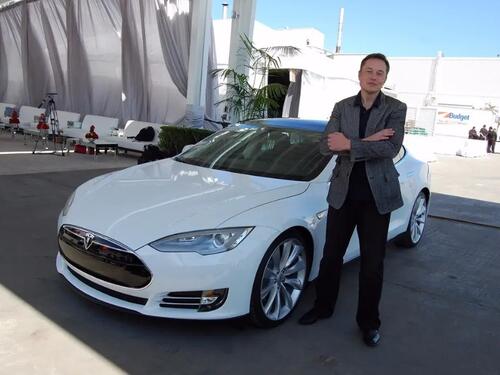 Musk na pola puta da postane trilioner