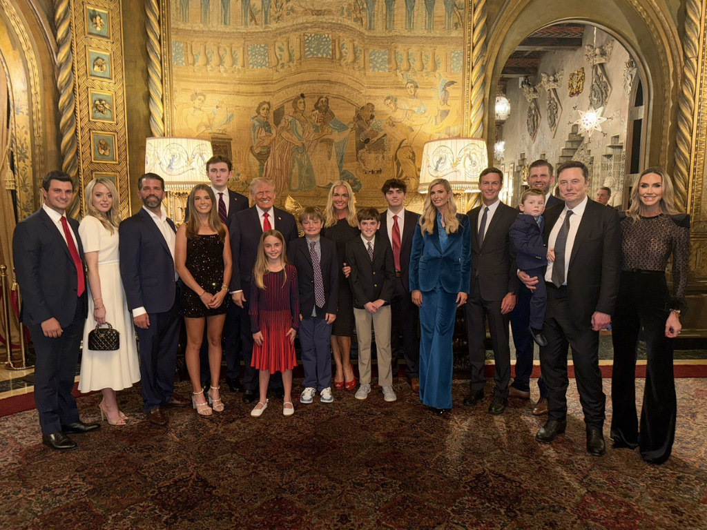 Musk na porodičnoj fotografiji Trumpovih: Nagovještaj saradnje?
