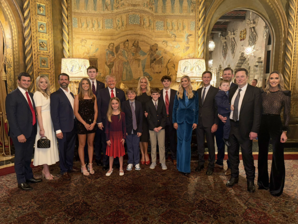 Musk na porodičnoj fotografiji Trumpovih: Nagovještaj saradnje?
