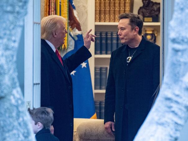 Musk odustaje od osnivanja vlastite stranke: Podržat će Vancea?