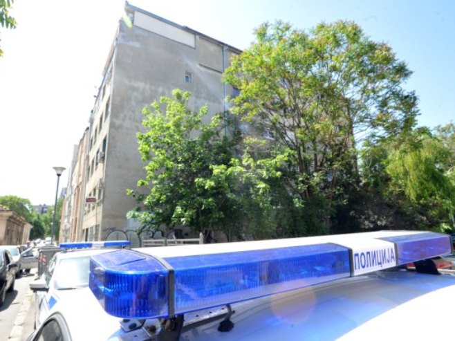 Muškarac i žena izbodeni u Beogradu, traga se za napadačem