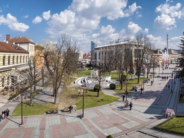 Muškarac iz Brčkog optužen za zlostavljanje supruge: Tukao je i pravio joj opekotine