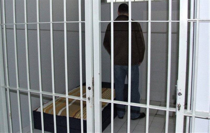 Muškarac iz Brčkog u pritvoru jer je maloljetnu suprugu tjerao na prostituciju