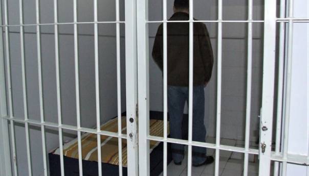 Muškarac iz Brčkog u pritvoru jer je maloljetnu suprugu tjerao na prostituciju