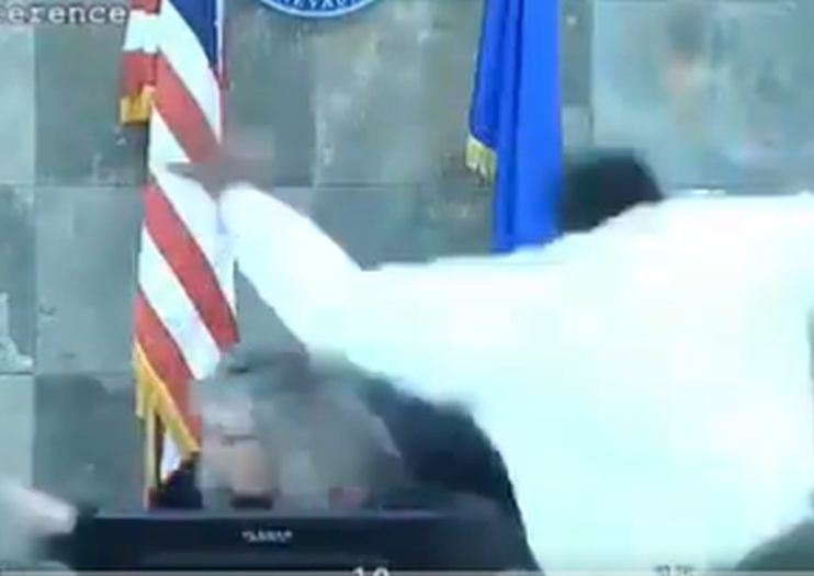 Muškarac iz SAD skočio na sutkinju nakon izricanja presude