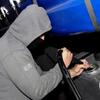 Muškarac iz Srpca krao gorivo iz parkiranih automobila, uhvatila ga policija