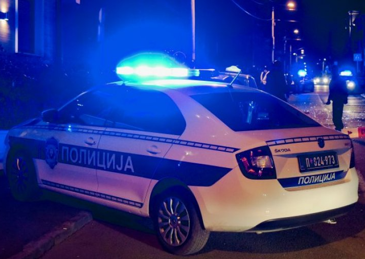 Muškarac nožem napao trojicu u Beogradu