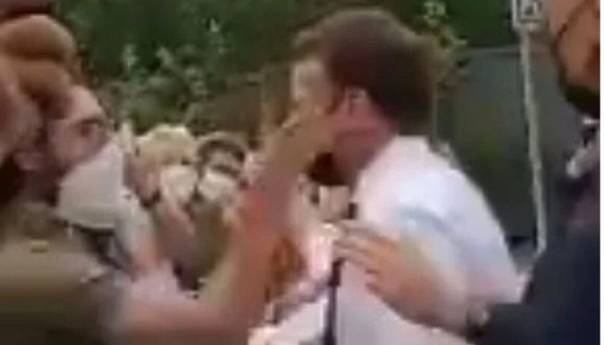 Muškarac ošamario Emmanuela Macrona