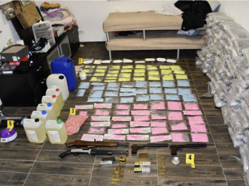 Muškarac osuđen na pet i po godina zatvora zbog 100 kila droge i oružja