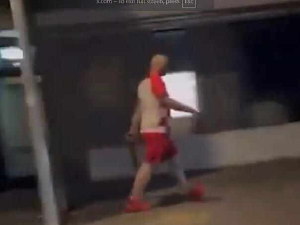 Muškarac u dresu Hrvatske izvukao mačetu i napao čovjeka na stanici