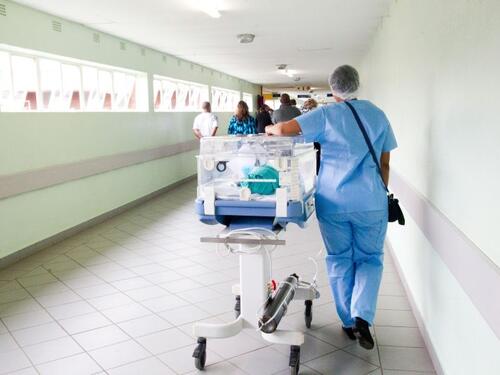 Muškarac u Grčkoj umro od zaboravljene groznice: U karantinu 25 osoba