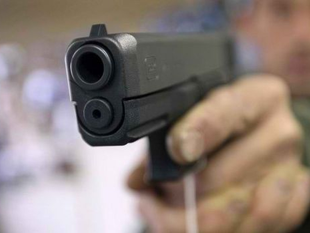 Muškarac upao u kladionicu sa pištoljem i opljačkao je