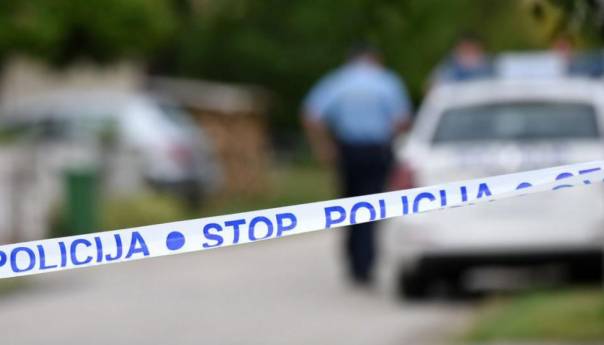 Muškarac ušao u butik i ubio suprugu, potom ubio sebe