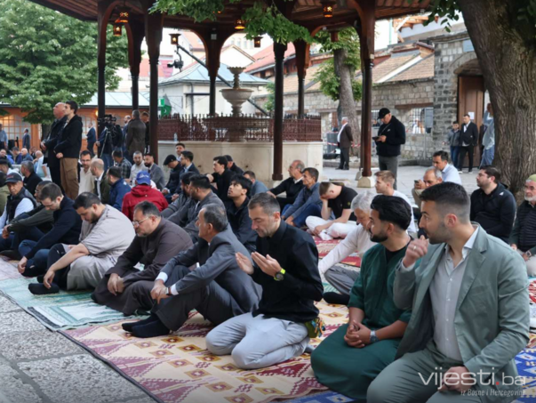 Muslimani dočekuju Kurban-bajram, centralna svečanost u Begovoj džamiji
