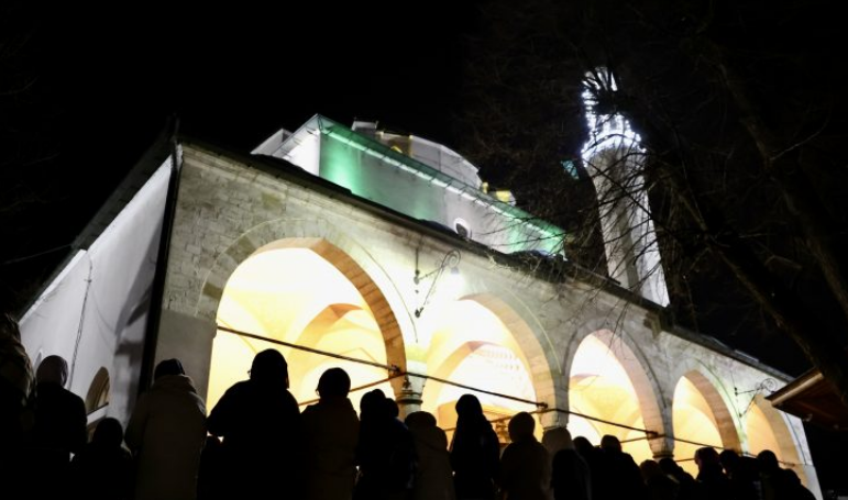 Muslimani dočekuju odabranu noć vrijedniju od hiljadu mjeseci
