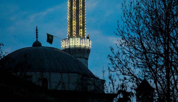 Muslimani večeras obilježavaju Lejletul-Bedr