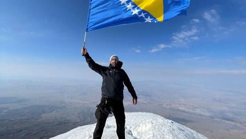 Na 5.137 metara visokom Araratu zavijorila se zastava BiH