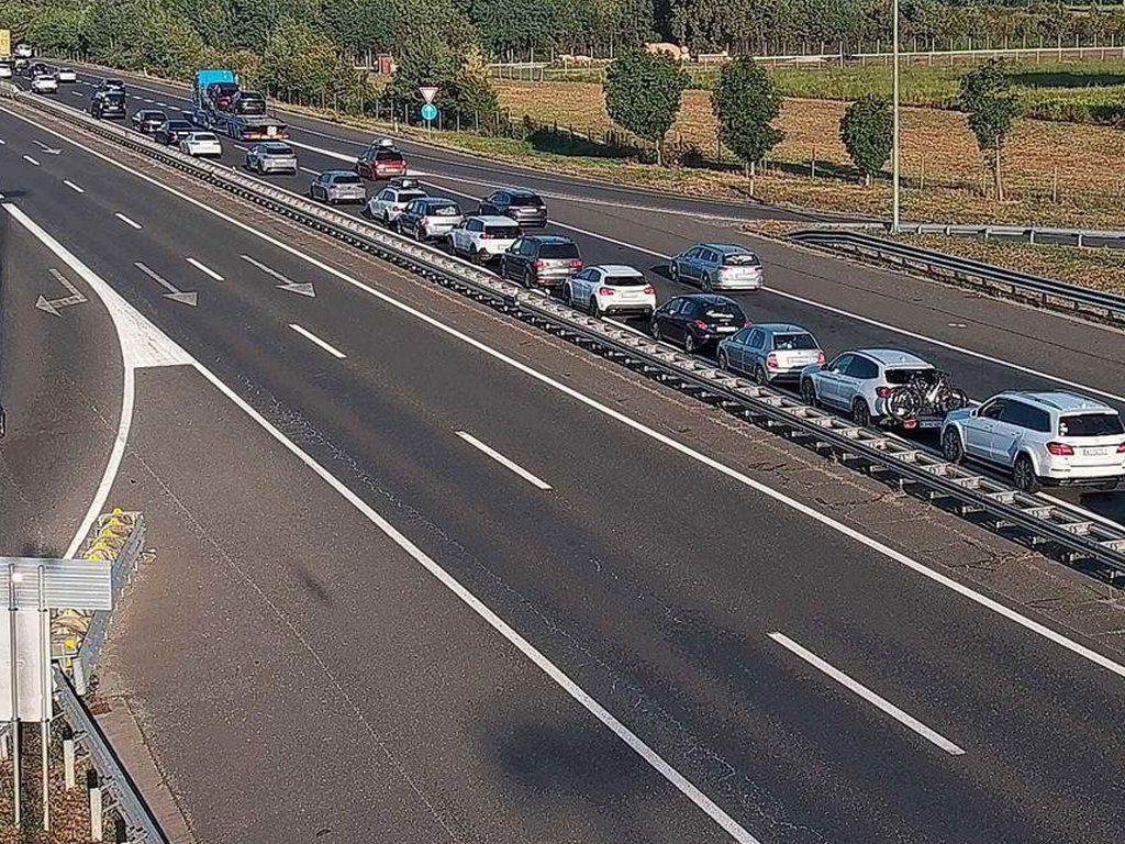 Na A1 kolona vozila duga oko 10 kilometara u smjeru Dubrovnika