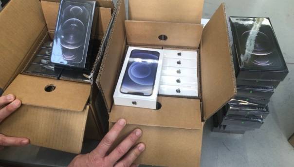 Na Aerodromu Sarajevo oduzeto 30 iPhonea vrijednih 62.000 KM